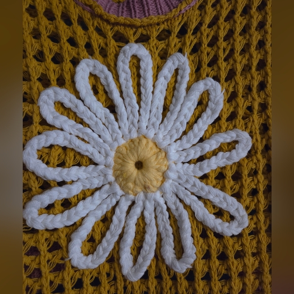 NWOT POL SZ SM Mustard Open-Knit Sweater with Pink Trim and Daisy Accent - Picture 4 of 4